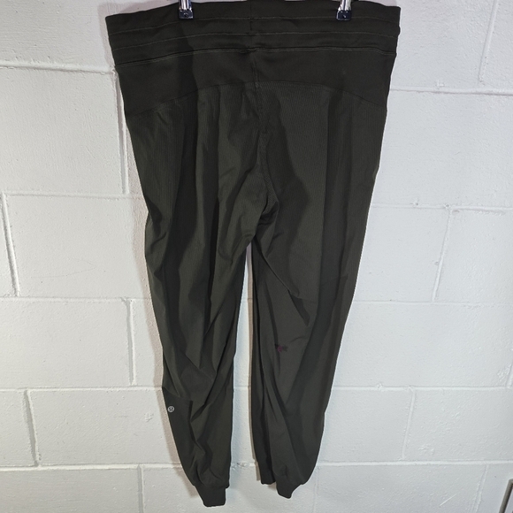 Lululemon dance studio mid rise jogger army green 14 - Picture 5 of 10